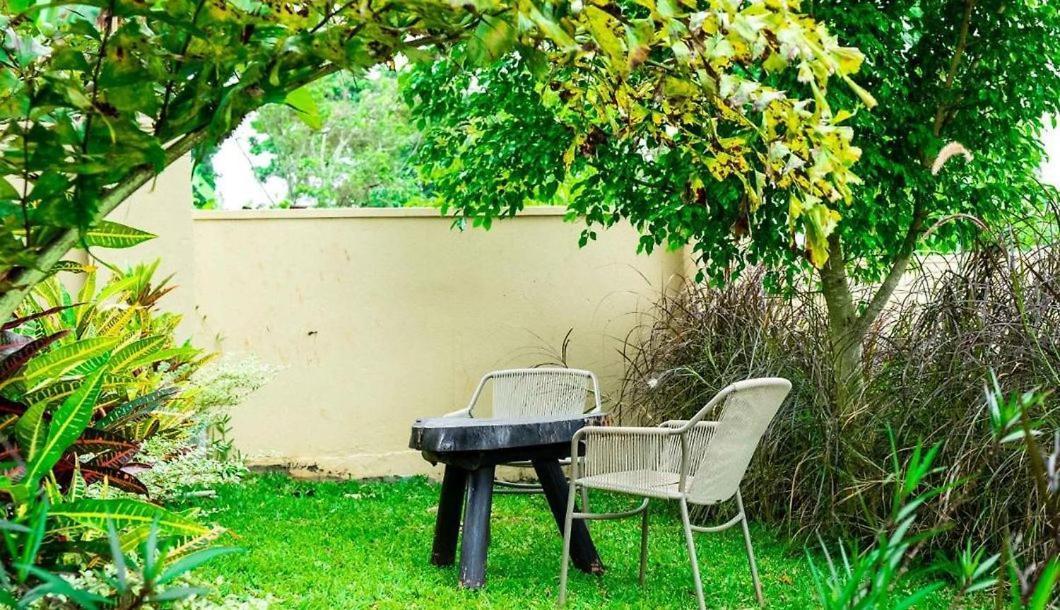 Airport Shoebill Hotel Entebbe Exterior photo