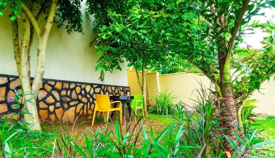 Airport Shoebill Hotel Entebbe Exterior photo